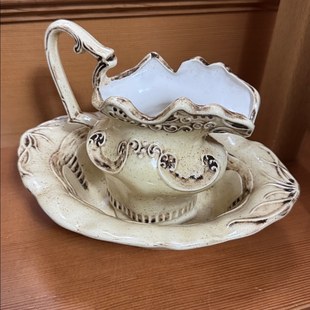 1978 Arnel’s Vintage Gravy or wash basin Ceramic pottery Pitcher and Bowl Set